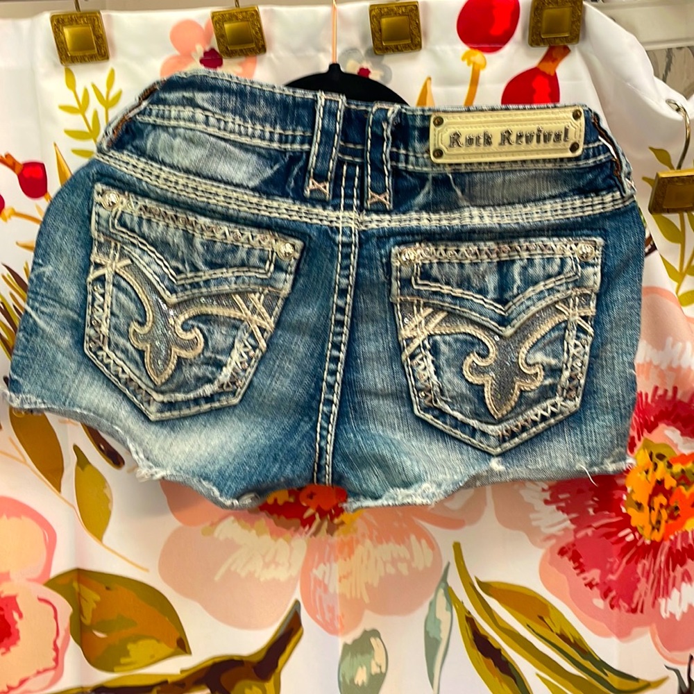 Rock revival worn twice size 28 shorts